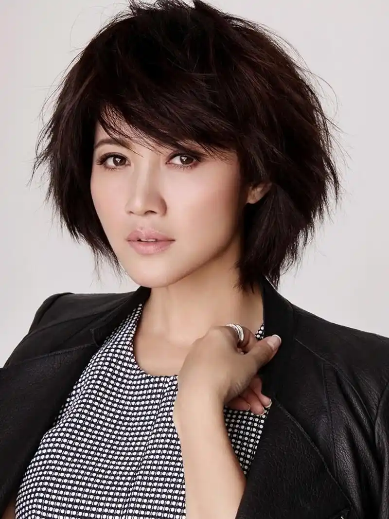 颜丙燕是个敬业演员,她从来不会因为外界干扰影响自己的演技,在影视剧