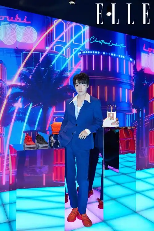 christian louboutin代言人王俊凯亲身示范如何把西服套装搭出前卫