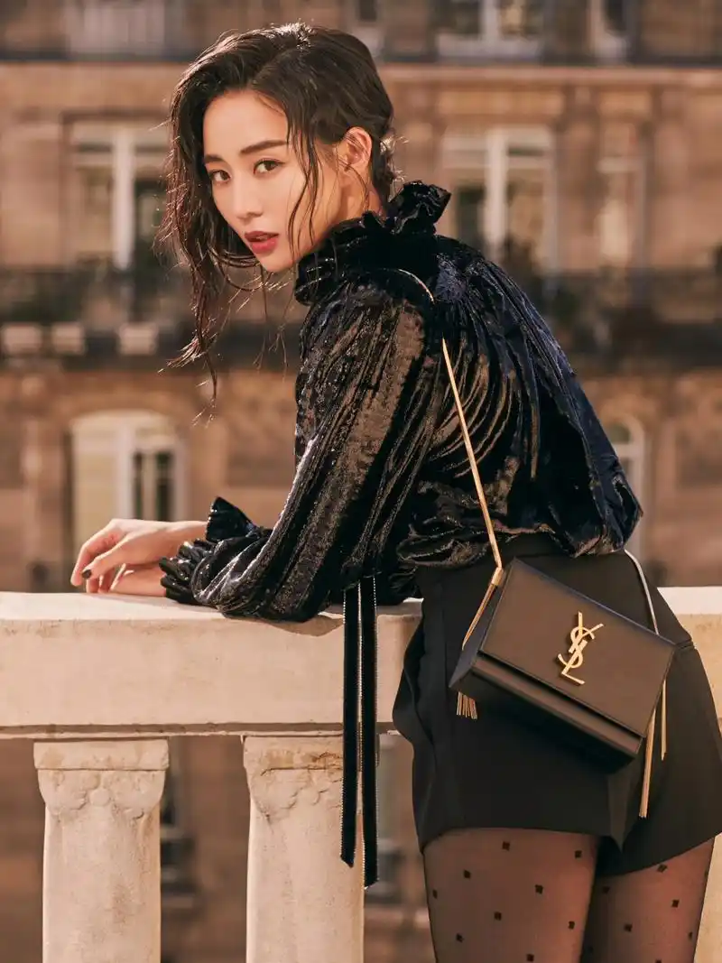 张钧甯时尚写真大赏:美腿丝袜搭配短裙热裤,熟女风韵尽显!