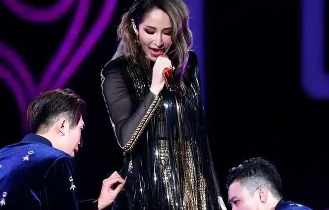 传萧亚轩新男友是荷兰富二代?