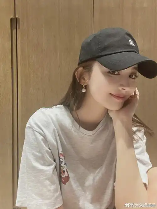 古力娜扎六一晒照