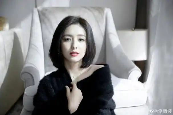 佟丽娅短发造型拍写真温婉清冷_娱乐频道__中国青年网