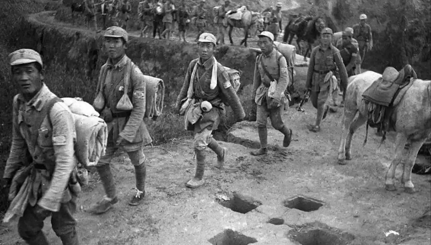 1942年,一个八路军女队员从来不洗脚,却引起了游击队长甄凤山的高度