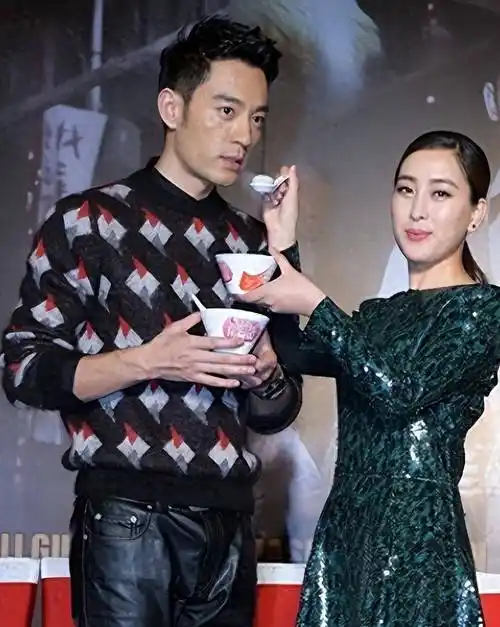 他娶过郝蕾,爱过王珞丹,负了殷桃,没想到38岁时娶了小11岁的她