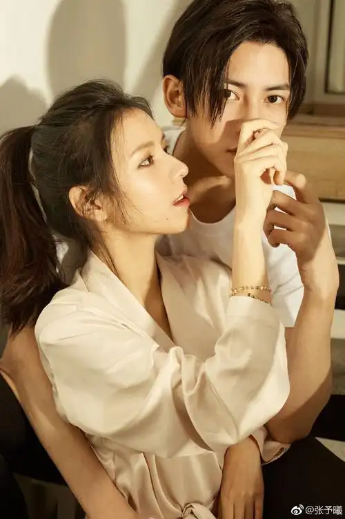 张予曦晒照撒狗粮网友催促快结婚