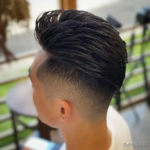男生最流行的发型2020最火最流行男发24款