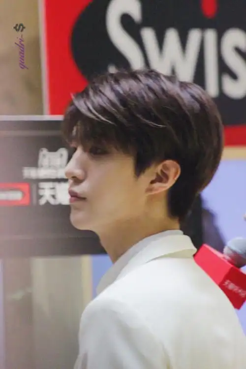 范丞丞pickmisss#论我是有多偏爱丞丞的侧脸哈哈哈哈@范丞丞adam0616