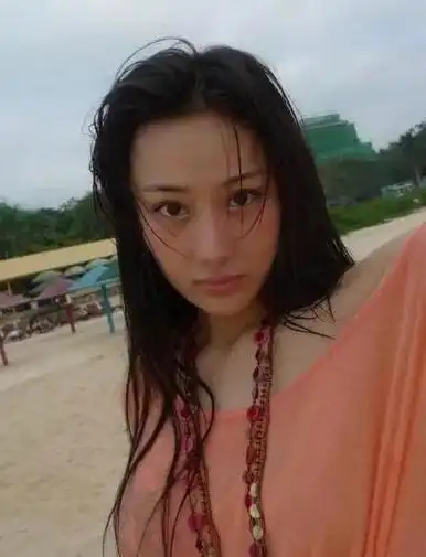 回顾:有种"整容"叫张馨予结婚,军人老公变化不大,她像变了个人