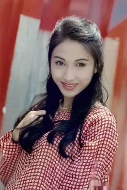 42岁黎姿性感写真曝光,完美身材惊艳全场!