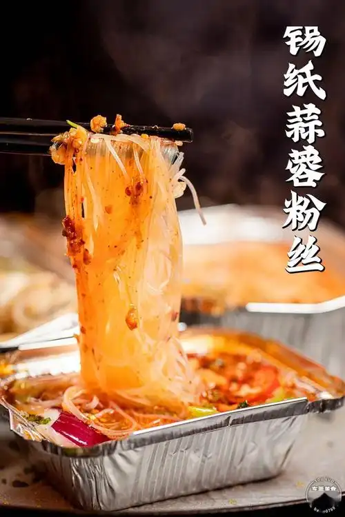 套餐里还贴心搭配了锡纸蒜蓉卜卜贝,锡纸蒜蓉粉丝,土豆等菜品,不同