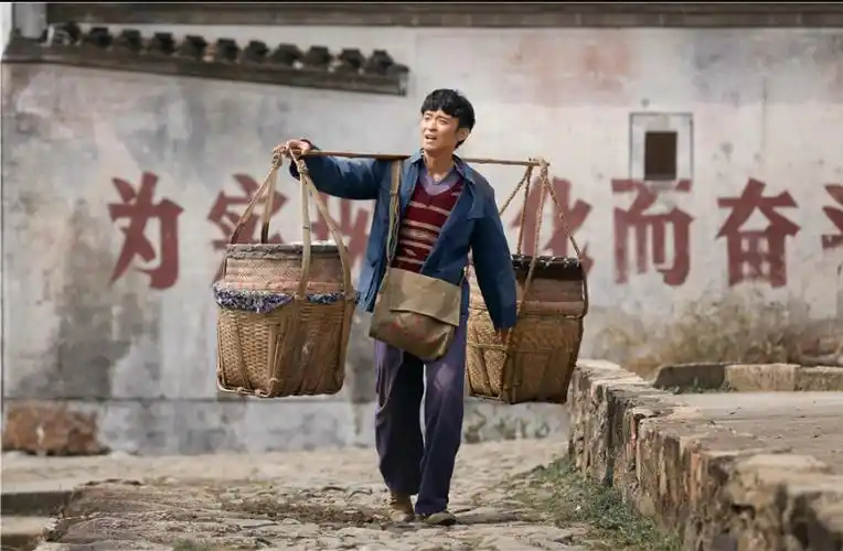 董子健腹肌图片正面照(《大江大河》:36岁王凯,35岁杨烁,25岁董子健