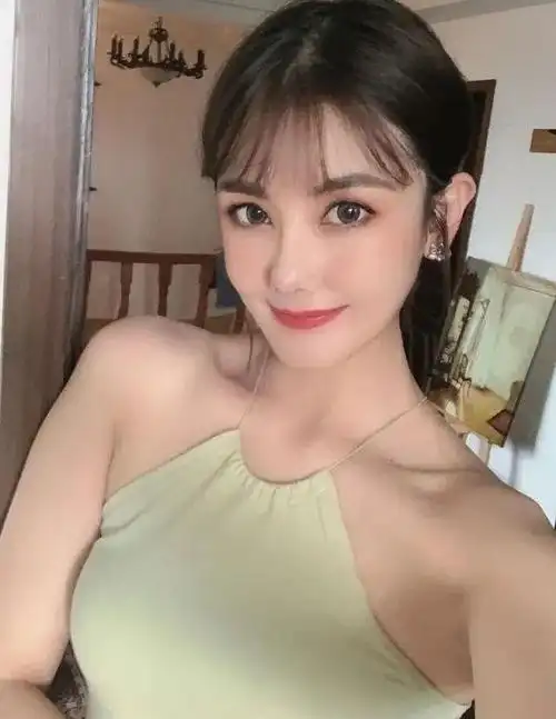 80后新疆翘臀女孩混血颜值曲线身材坚持这项运动或许你也行