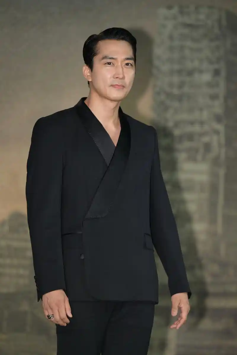 "韩国黎明"宋承宪,将一个成熟男人的气质衬托到了极致!