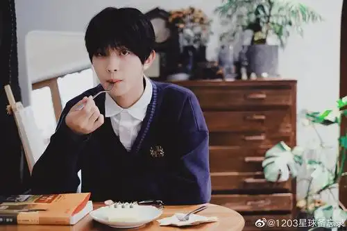 乱中插特,张星特颜粉进来看年下男友学弟