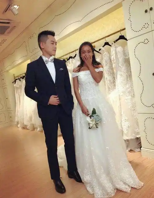 苏醒和吉克隽逸拍婚纱照男方一脸嫌弃,女的一脸娇羞_说唱_真性情_节目