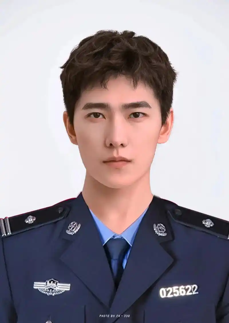 杨洋 歌很好听 先借老公照片用一下#你是我的荣耀 #杨洋满 - 抖音