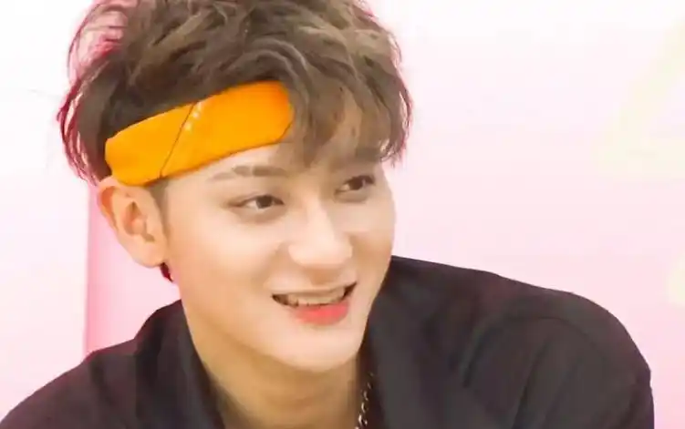 回顾善良的黄子韬成名后不忘聋哑的发小高薪聘请他当助理