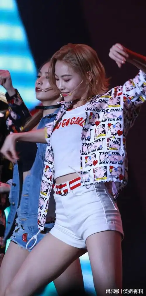 许佳琪白色热裤表演现场近距离抓拍原生态无修复超清原图啥水平