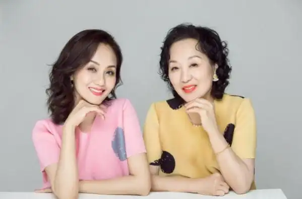 演员这个身份才让她那么懂得保持身材,然而在前不久李颖妈妈生日的