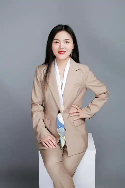 职业照轻写拍摄济南个人轻写真闺蜜写真证件照形象照拍摄济南证件照