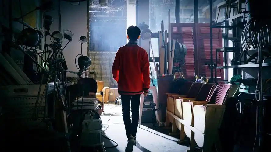 易烊千玺新闻181008易烊千玺时隔一年成长快相似背影引人泫然欲泣