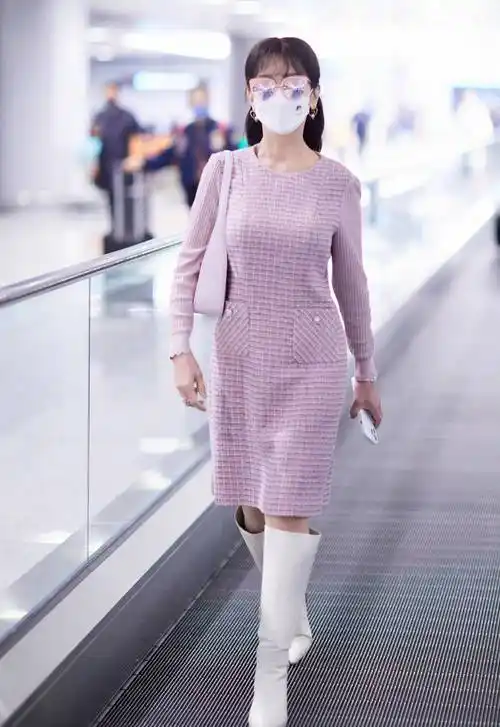 赵雅芝暖冬穿搭,69岁驾驭空气刘海穿粉色长裙,越活越年轻_红色_美人