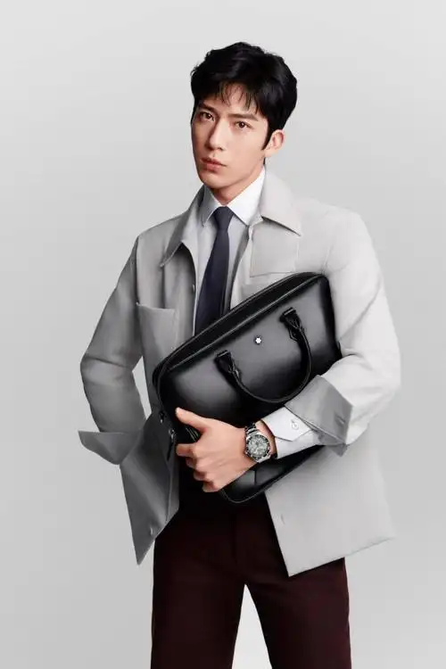 如今身价几千万的井柏然,为什么他却不愿意养亲生父亲?