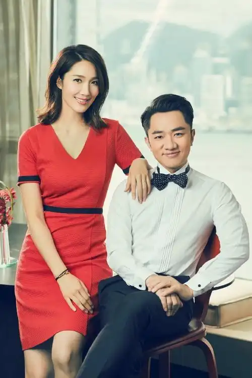 王祖蓝抱老婆人形立牌不撒手