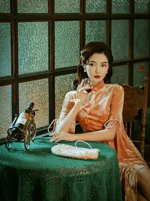 洋楼里的富家太太这套旗袍写真好绝