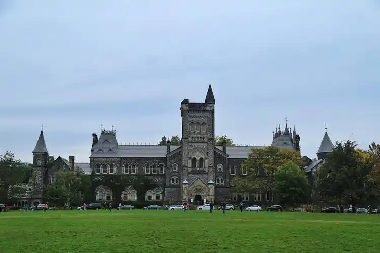 第一站多伦多大学.清晨的校园很宁静