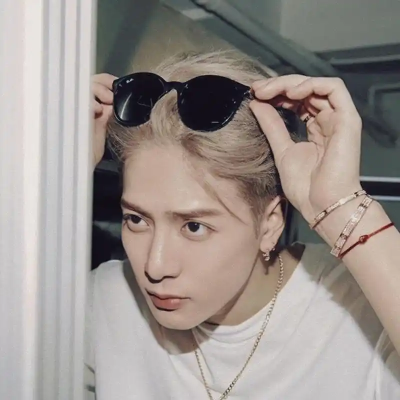 王嘉尔超帅头像 好爱