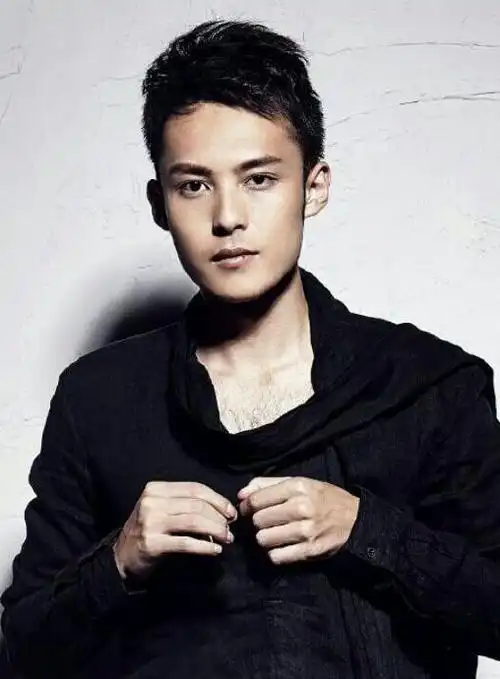 中文名:陈孟奇  国籍:中国  民族:满族  出生日期:7月8日  职业:演员