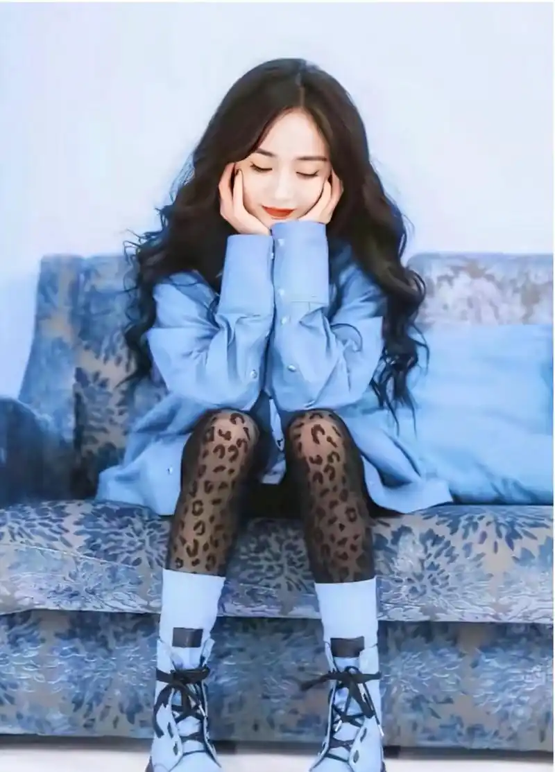 杨幂珍藏丝袜照