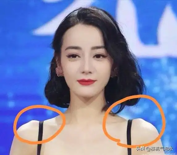 迪丽热巴天生的锁骨形态肩带都不会滑落而且非常显瘦