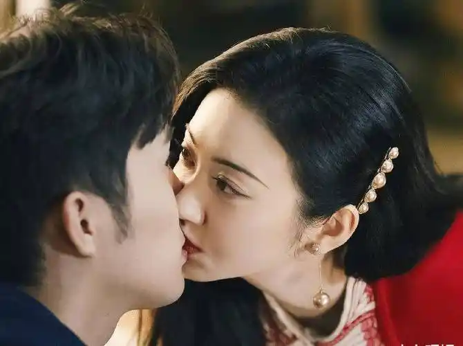 司藤烧烤吻花絮:景甜戏里主动亲吻,我却关注她的戏外反应_张彬彬_时候