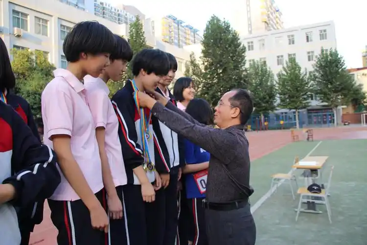 展示运动风采,谱写青春华章——石家庄市第十一中学隆重召开第六十届