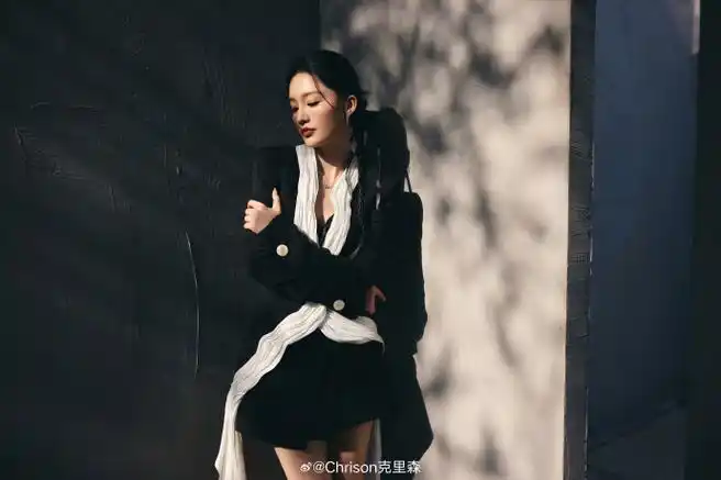 李沁暗夜千金妆##李沁丝带编发