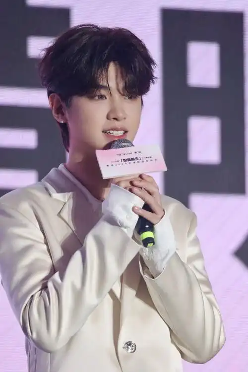 justin黄明昊_0219会会