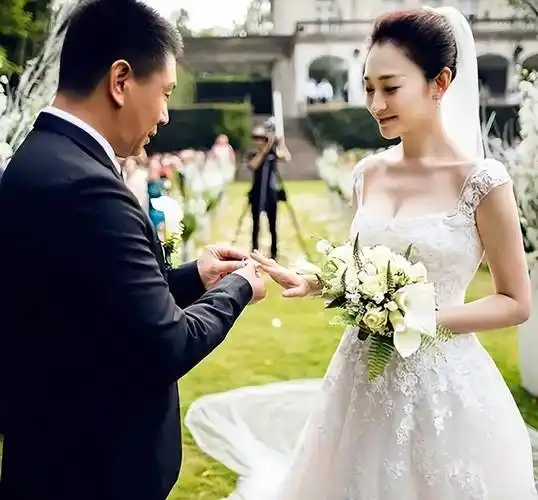 "富婆"李小冉:被前任监视折磨了4年,男友扔了5亿彩礼接手_萧然_孙东海