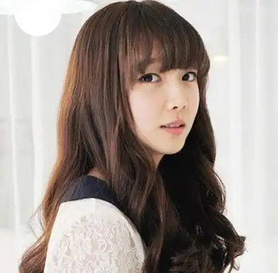 齐刘海中长发烫发发型图片