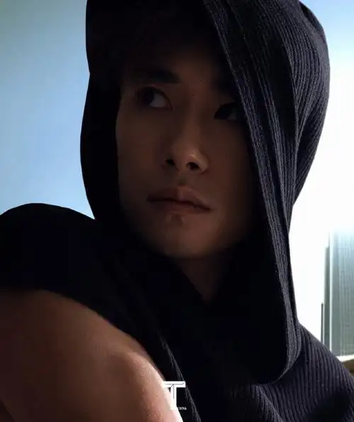 千玺2021年在微博上分享的一个dv视频,@tfboys-易烊千玺坐着回忆的