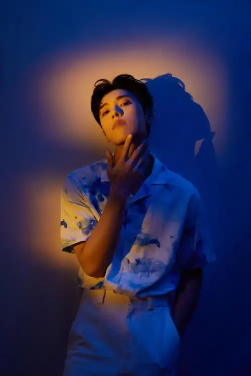 王子异把夏日穿在身上##王子异你好星期六余晖坠落写真