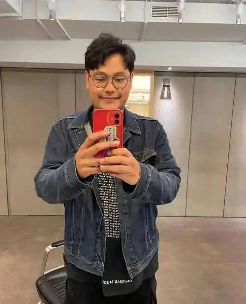 身体多处被割伤流血,一地碎片太可怕_何景扬_受伤_情况