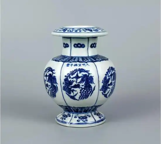 首页 新闻 展会信息   明代景德镇瓷器,以青花为主要产品,而其他各类