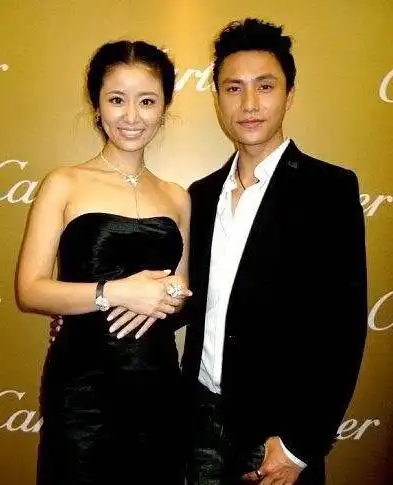 在一起!陈坤主动亲吻林心如 亲密拥抱(组图)