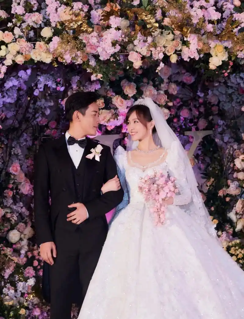 是最喜欢也最甜的明星夫妻#唐嫣# #罗晋# #张若昀唐艺昕结婚