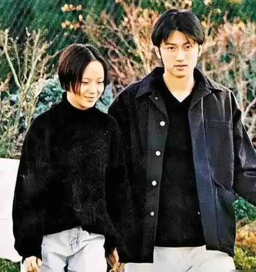 动态连更挑战#16岁的谢霆锋和初恋女友同框照片