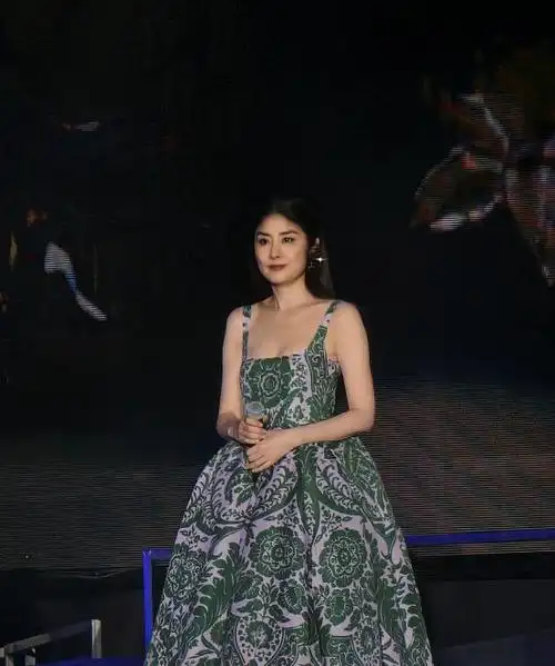 陈慧琳演唱会开场舞尴尬被调侃像猩猩网友我看6遍都没看懂