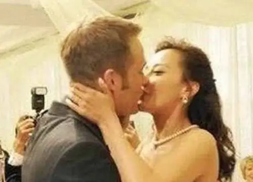 62岁殷秀梅近照,与前夫闪婚闪离,二婚嫁法国贵族被宠成"公主"