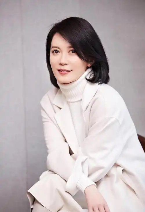 50岁以上的女明星为何容颜不老?张柏芝和翁虹的神奇变化引发热议.